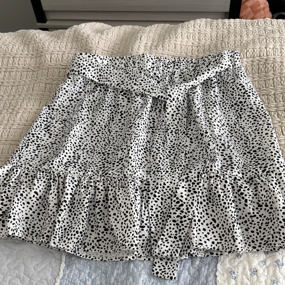 SHEIN Black Spot Ruffle Tie-Waist Mini Skirt